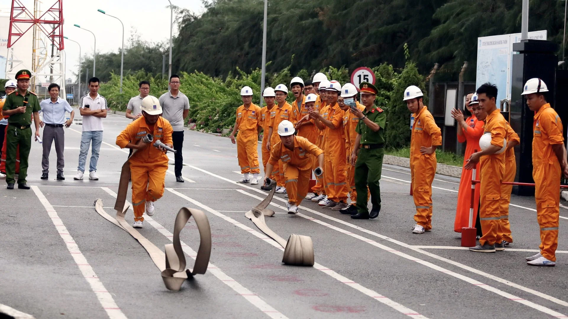 Những lưu ý quan trọng khi rải cuộn vòi chữa cháy